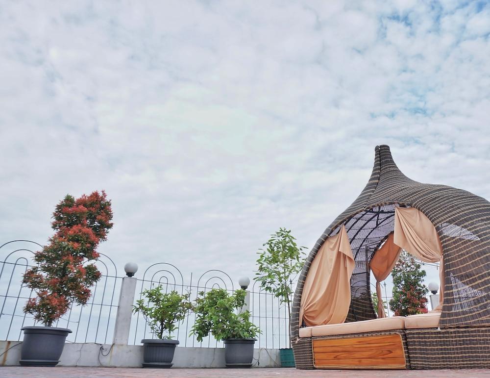 Cinnamon Hotel Boutique Syariah Tutugan Kültér fotó