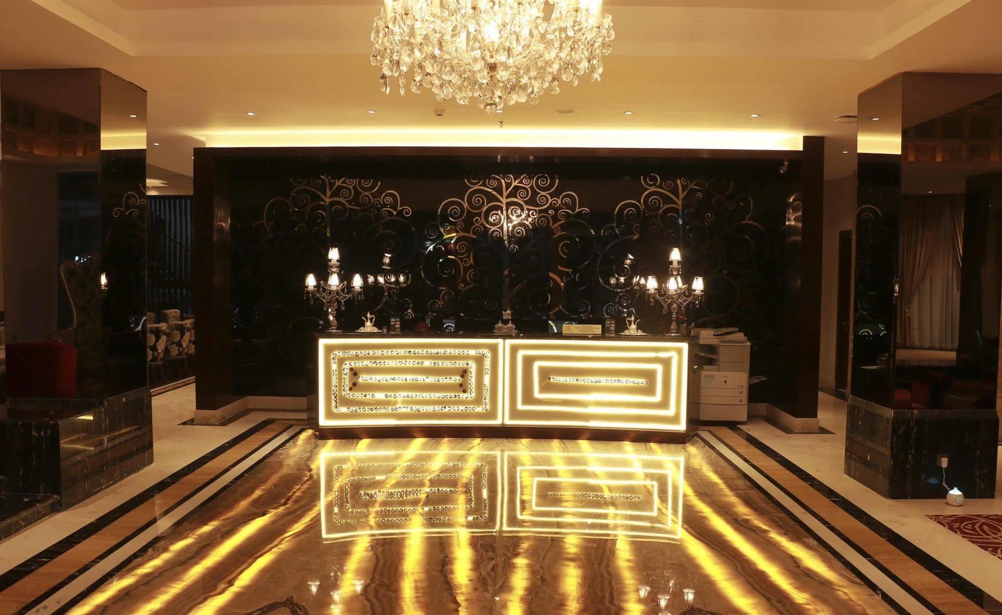 Cinnamon Hotel Boutique Syariah Tutugan Kültér fotó