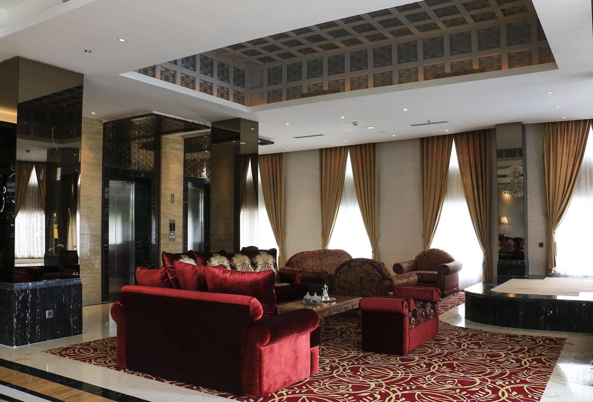 Cinnamon Hotel Boutique Syariah Tutugan Kültér fotó