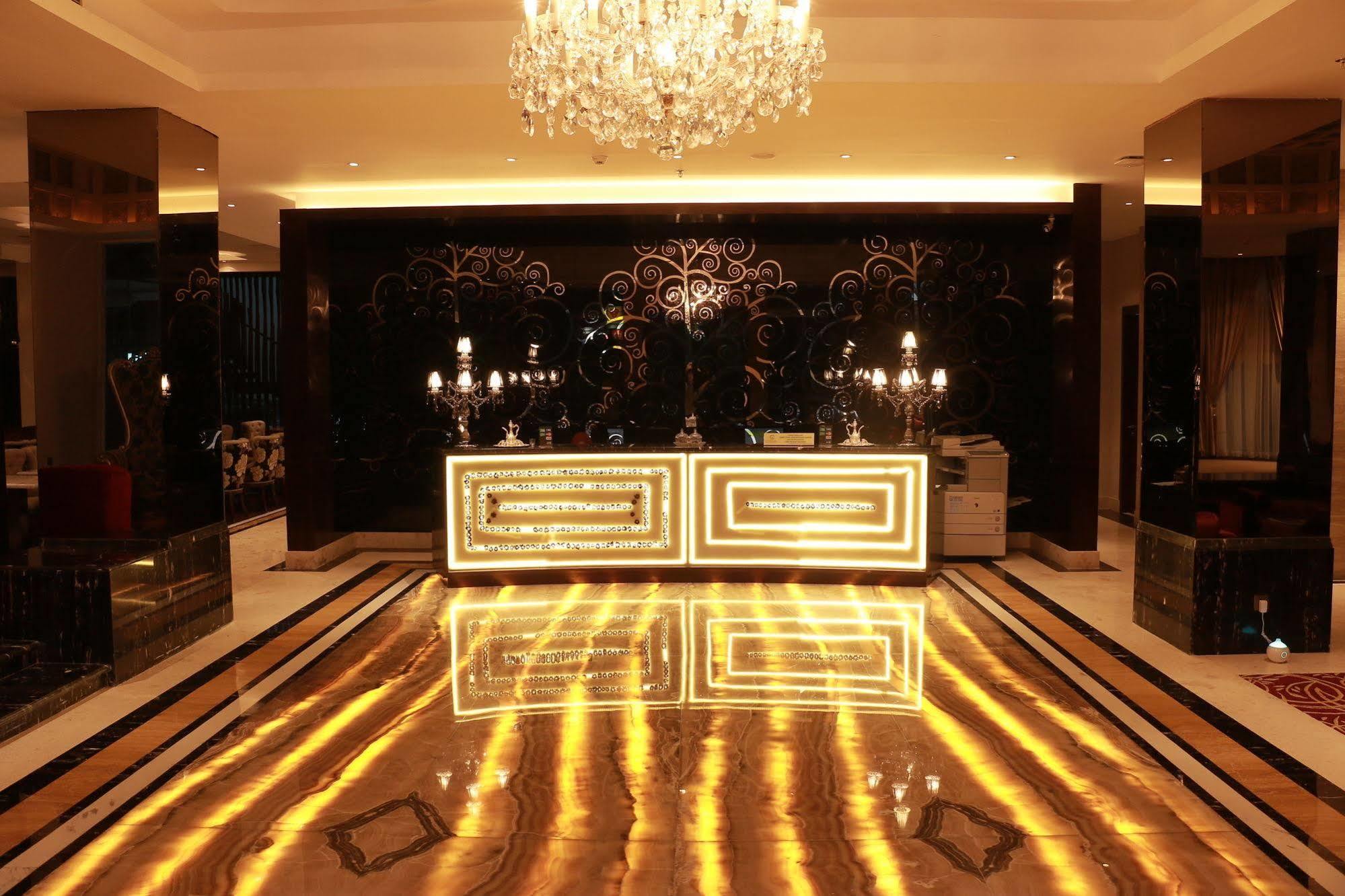 Cinnamon Hotel Boutique Syariah Tutugan Kültér fotó