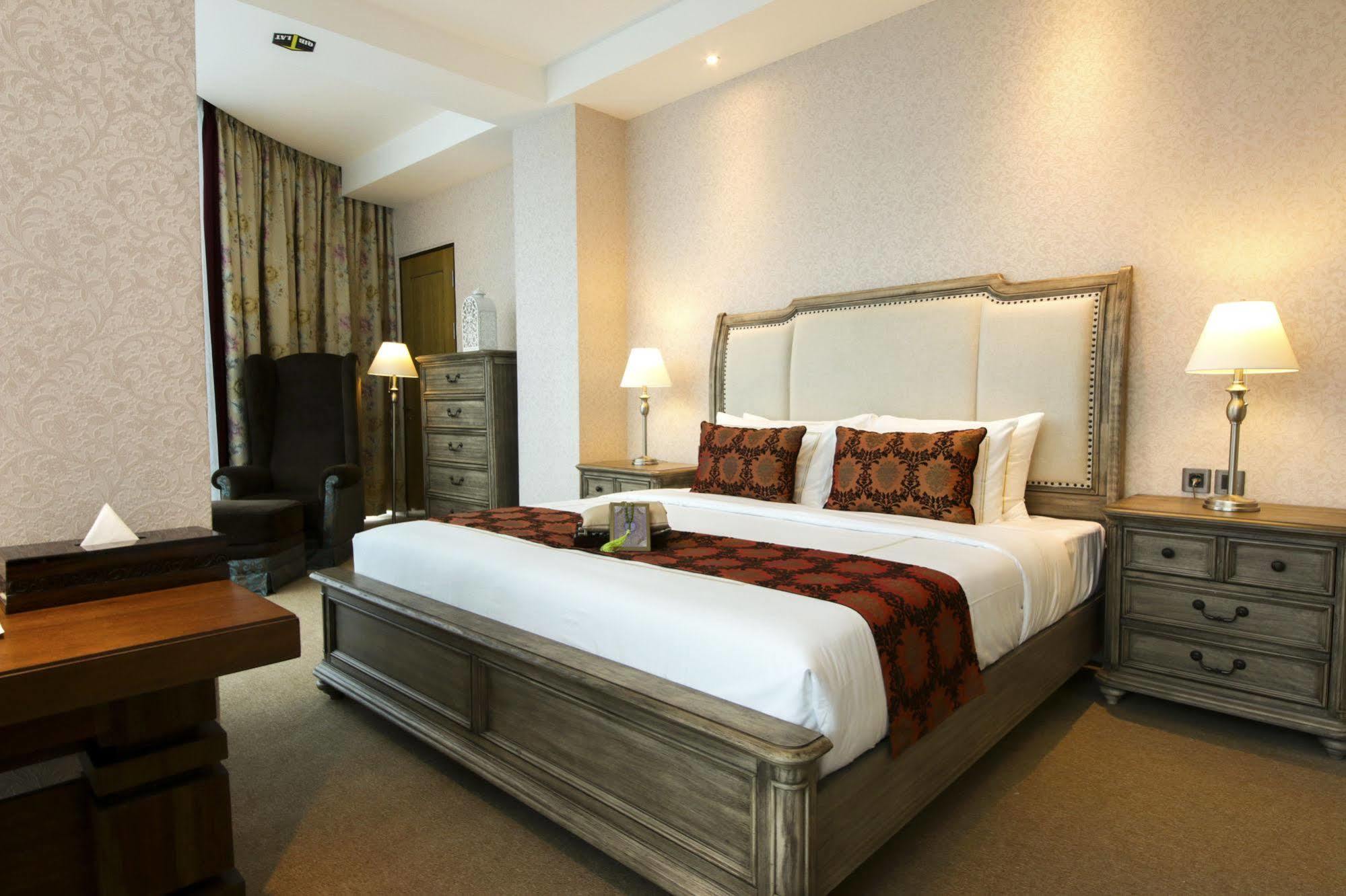 Cinnamon Hotel Boutique Syariah Tutugan Kültér fotó