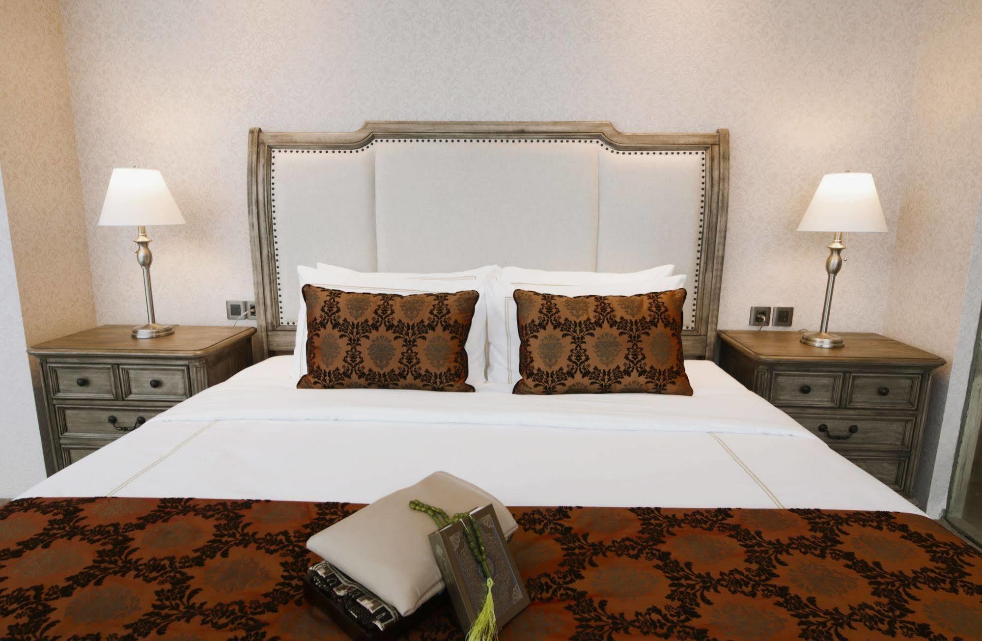 Cinnamon Hotel Boutique Syariah Tutugan Kültér fotó